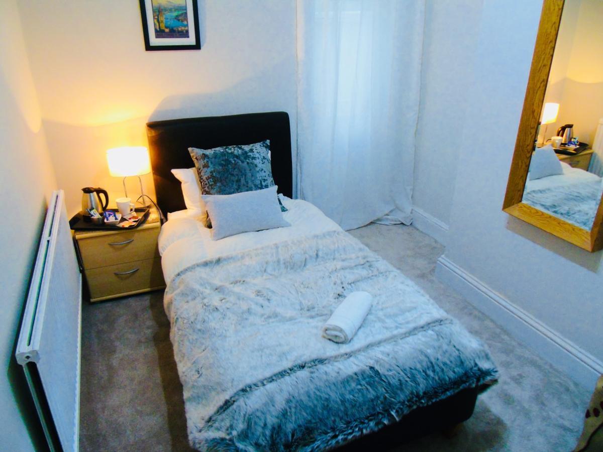 Willows - Cardiff Guest House ภายนอก รูปภาพ